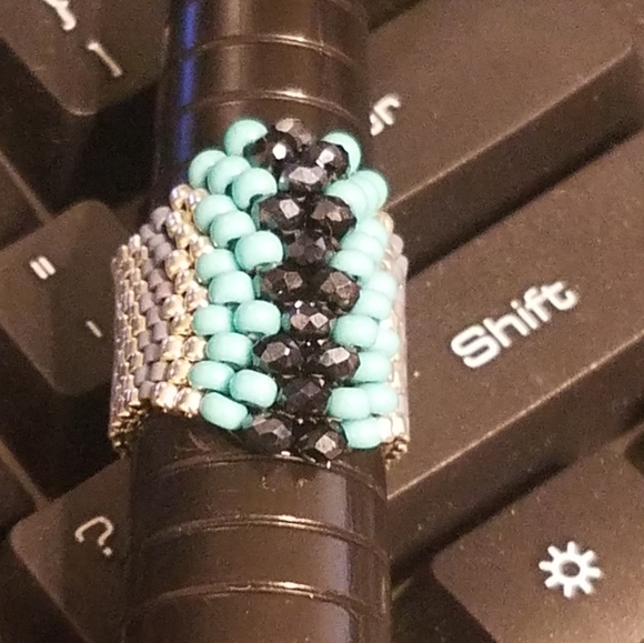Handmade beaded ring - Picture 4 of 4